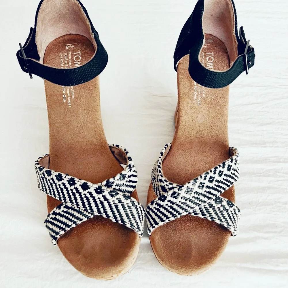 ☀️TOMS~ Strappy Wedges~ Size 8☀️ - Picture 4 of 16